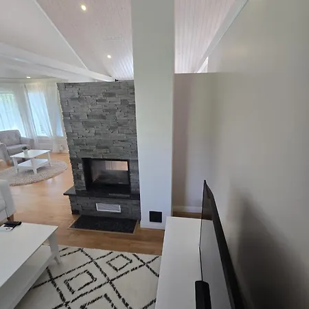 Revontulet Zohar Hazfoni Luxury Kyyvesi Villa