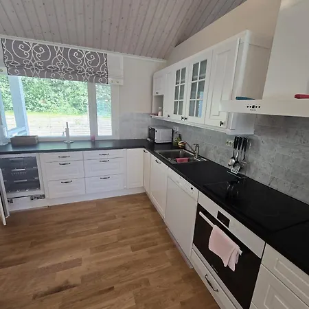 Villa Revontulet Zohar Hazfoni Luxury Kyyvesi *