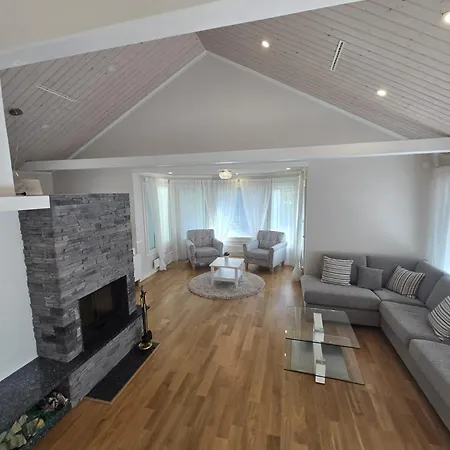 Revontulet Zohar Hazfoni Luxury Kyyvesi Villa