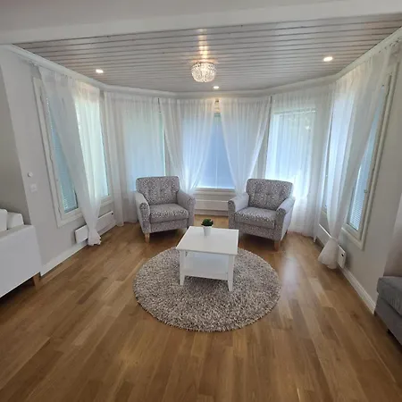 Revontulet Zohar Hazfoni Luxury Kyyvesi Villa *