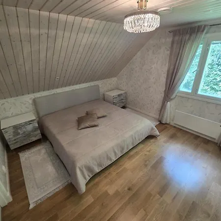 Revontulet Zohar Hazfoni Luxury Kyyvesi Villa