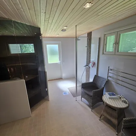 Revontulet Zohar Hazfoni Luxury Kyyvesi * Mikkeli