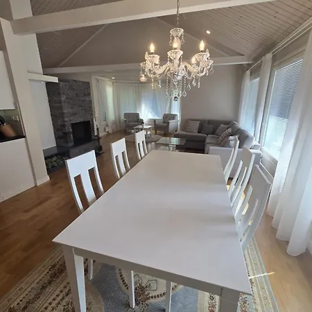 Revontulet Zohar Hazfoni Luxury Kyyvesi Villa Mikkeli